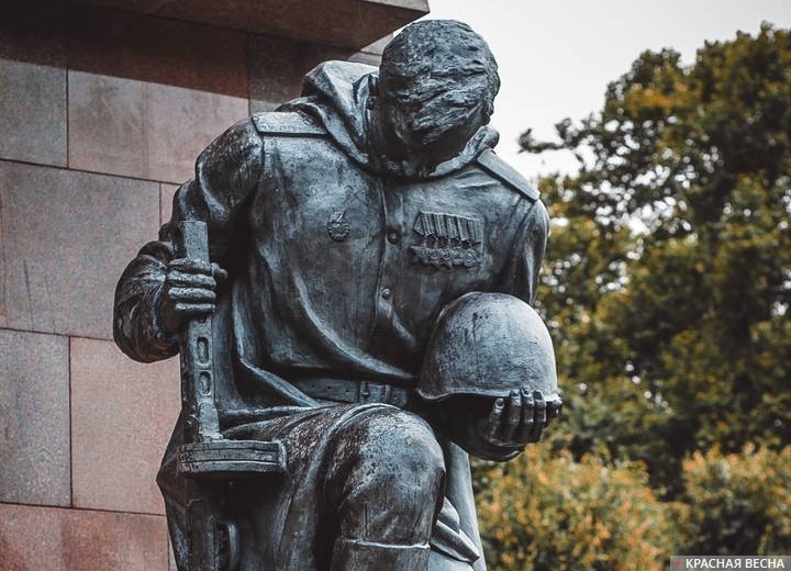 Монумент советскому солдату в Трептов парке