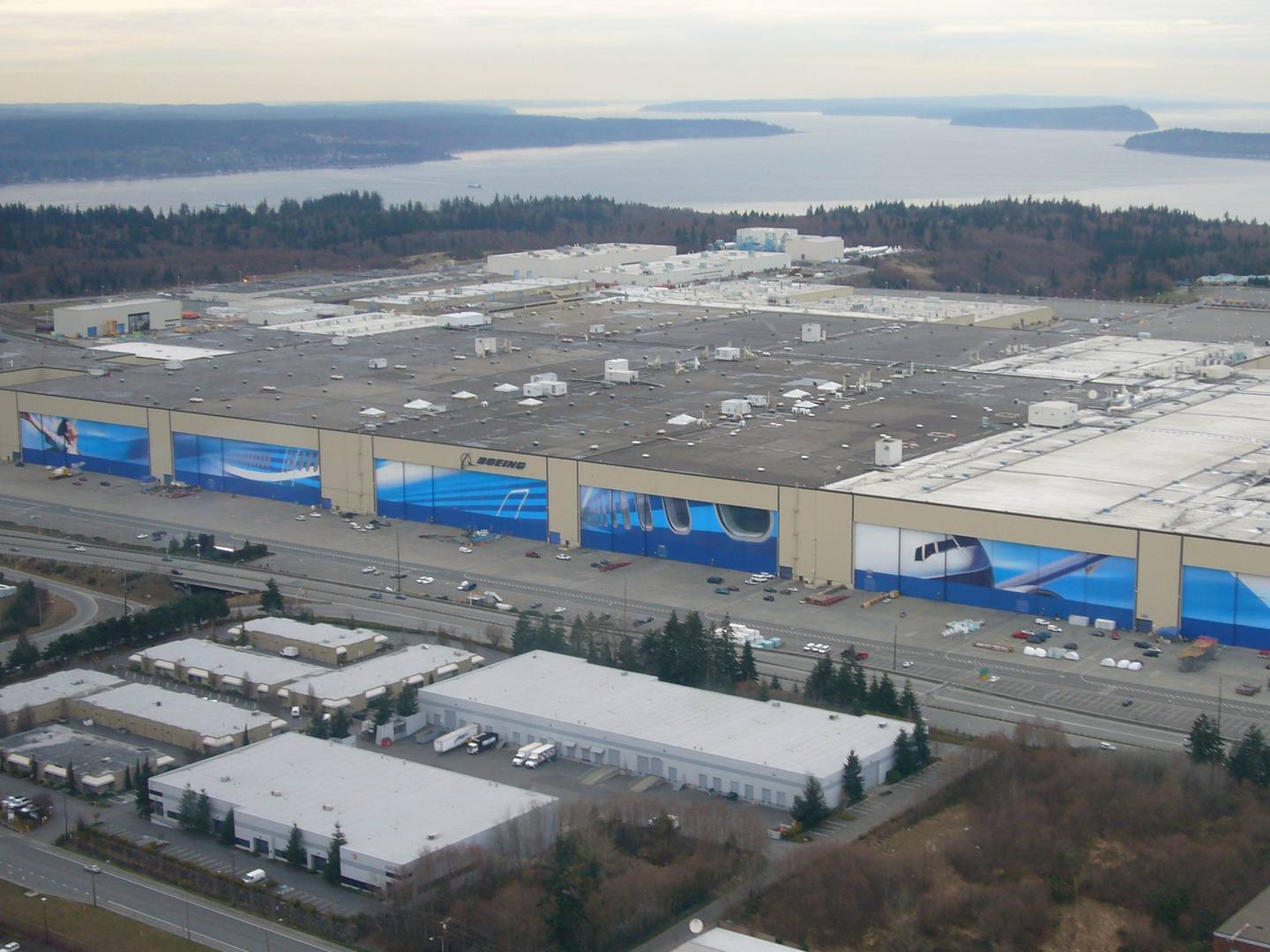 сборка широкофюзеляжных самолетов Boeing