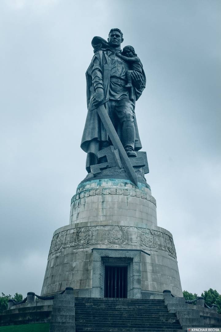 Воин-освободитель. Трептов-парк. Берлин. Германия.