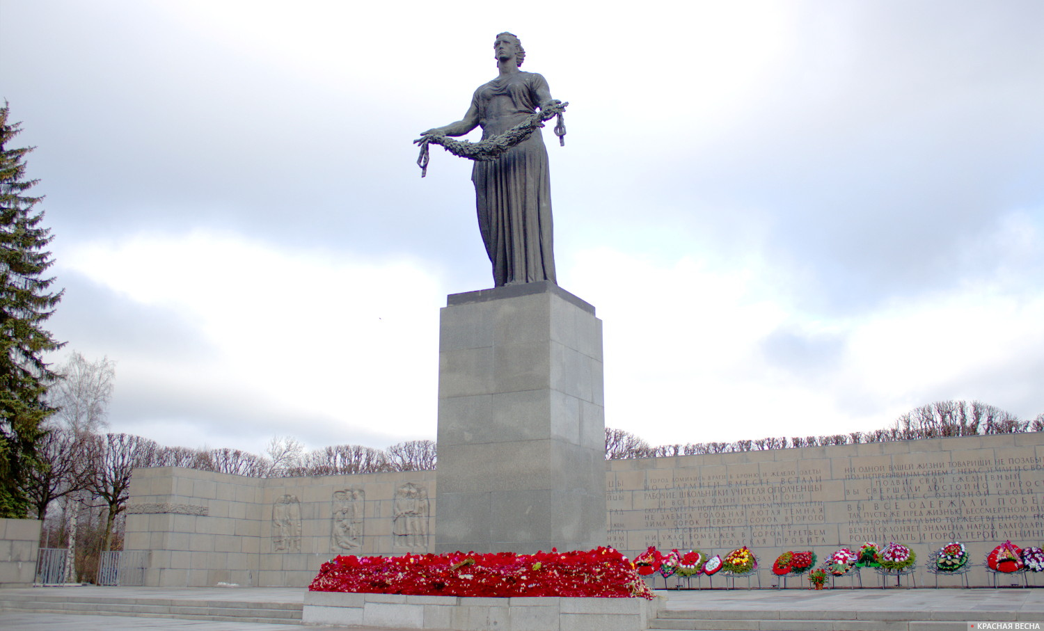 Пискаревское мемориальное кладбище. Санк-Петербург