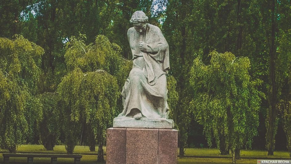 Скорбящая мать. Трептов-парк, Берлин, Германия.