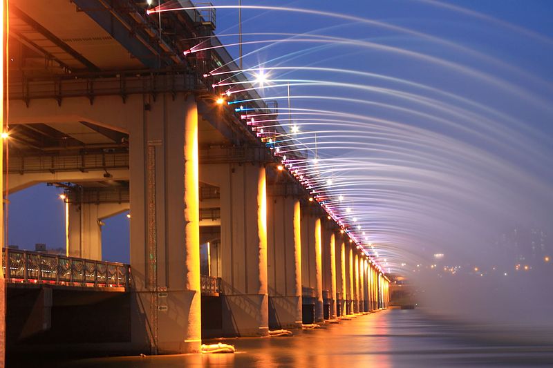 Jamsu Bridge Rainbow Fountain