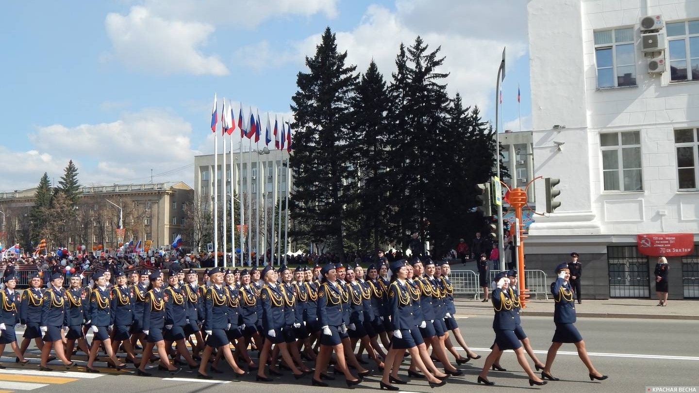 Кемерово. Парад Победы на площади Советов