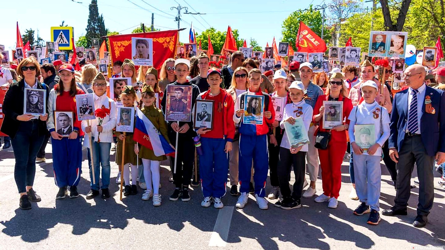 Шествие «Бессмертного полка» в Севастополе 