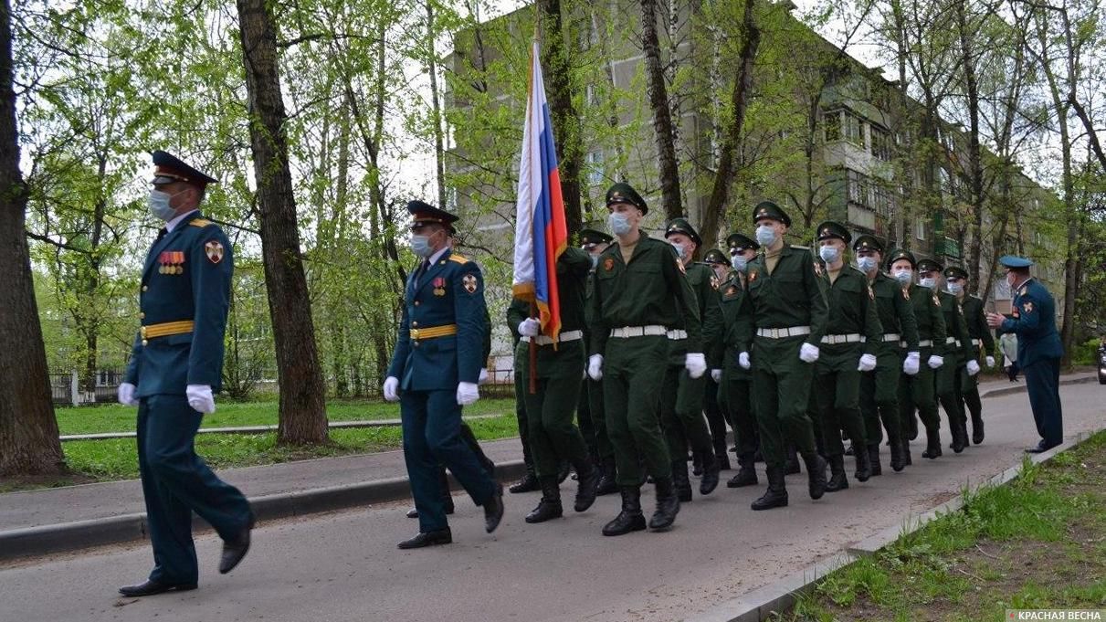 Парад у дома ветерана в Балашихе