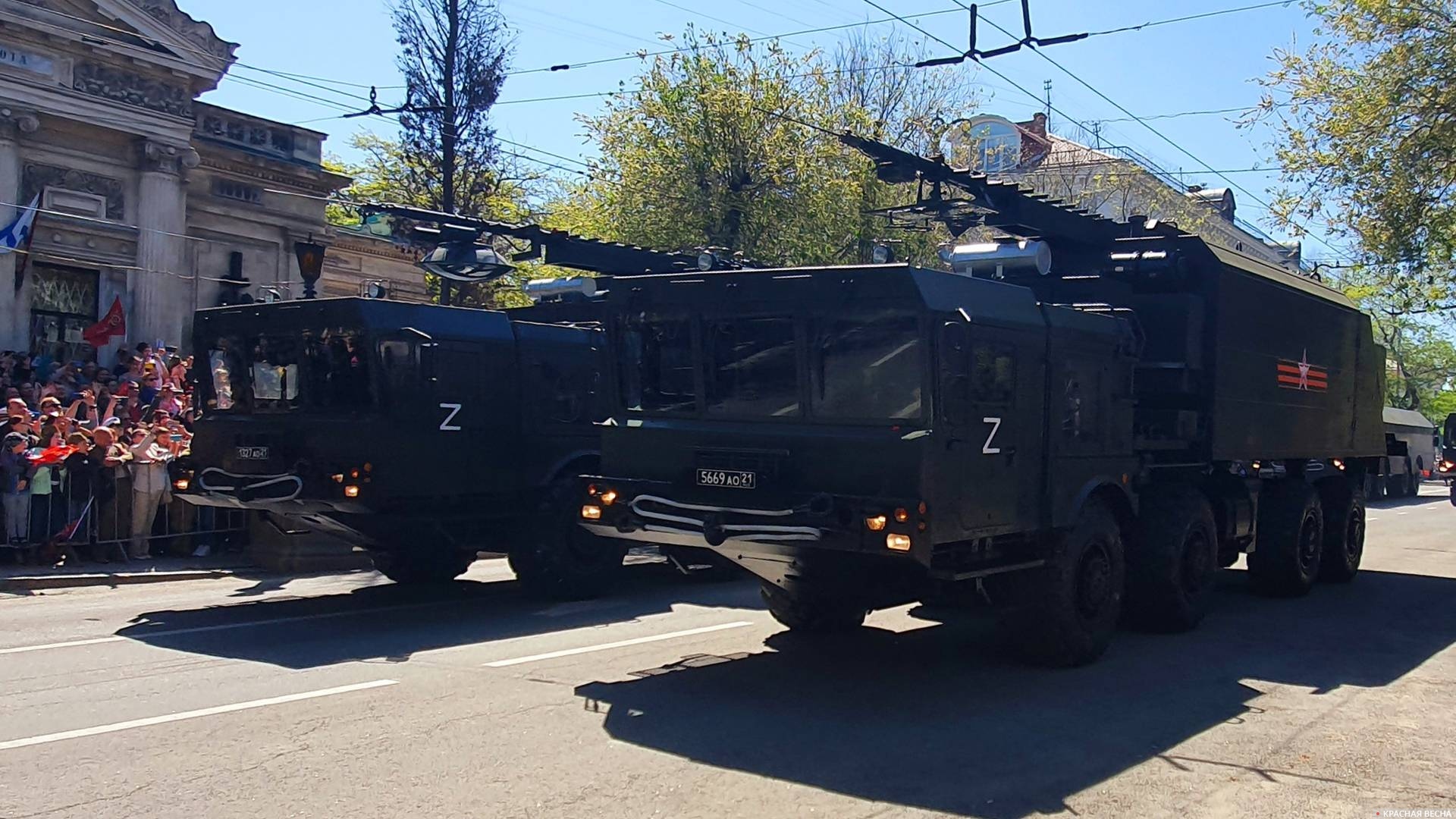 Колонна военной техники на Параде Победы в Севастополе 