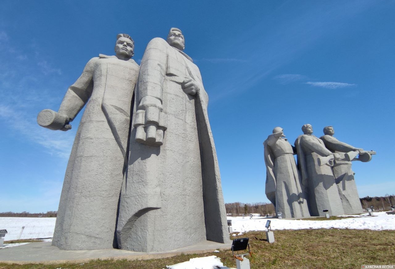 Мемориал «Героям-панфиловцам». Скульптура «К бою готовы!»