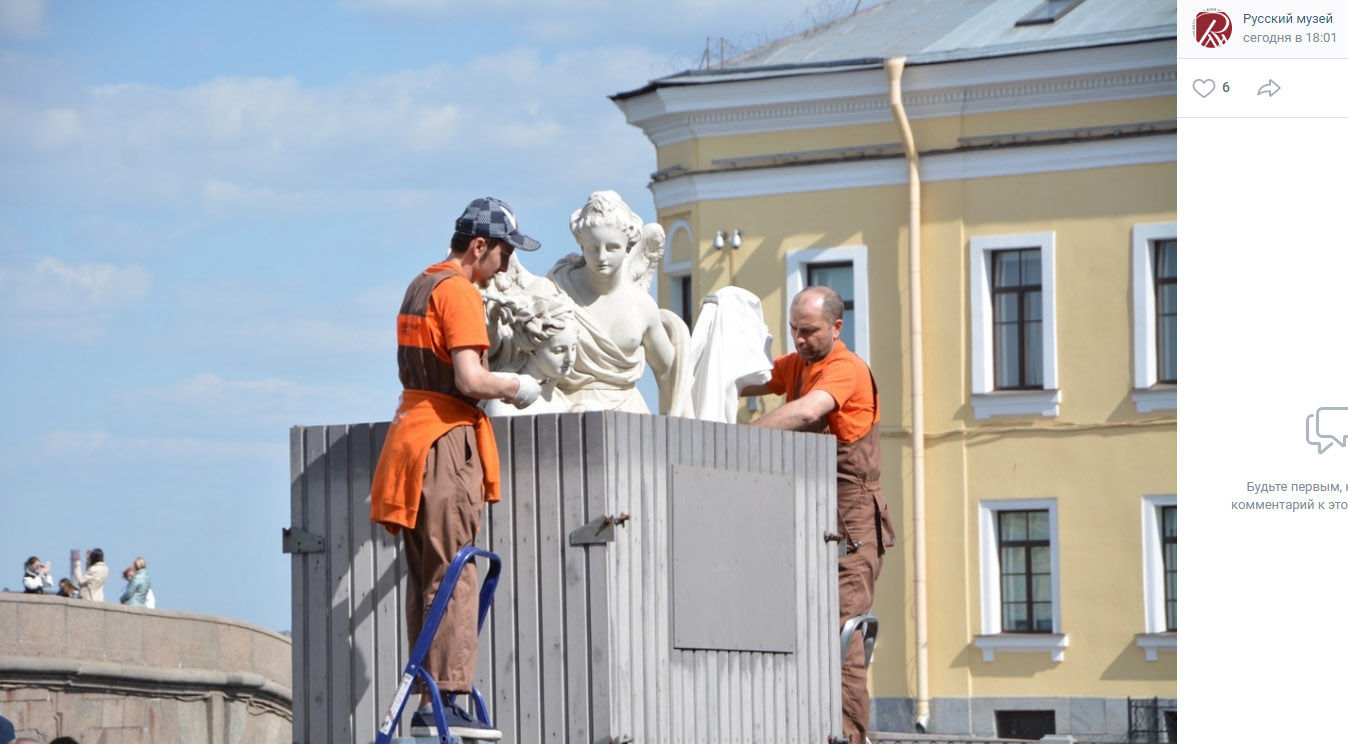 Раскрытие скульптур Летнего сада в Санкт-Петербурге после зимы. 25.04.2023