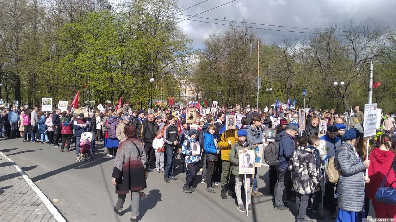 Участники акции Бессмертный полк. Калуга.