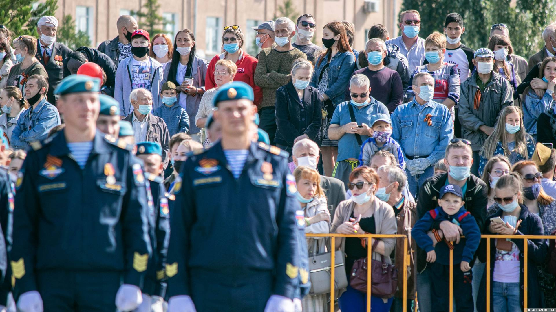 Омск. Зрители в медицинских масках