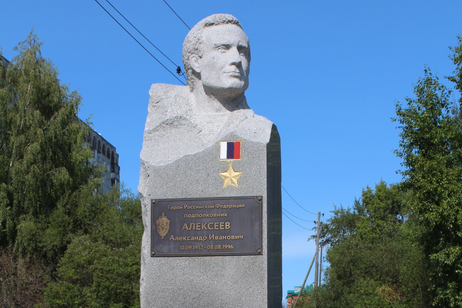 Памятник подполковнику А. Алексееву в Сыктывкаре