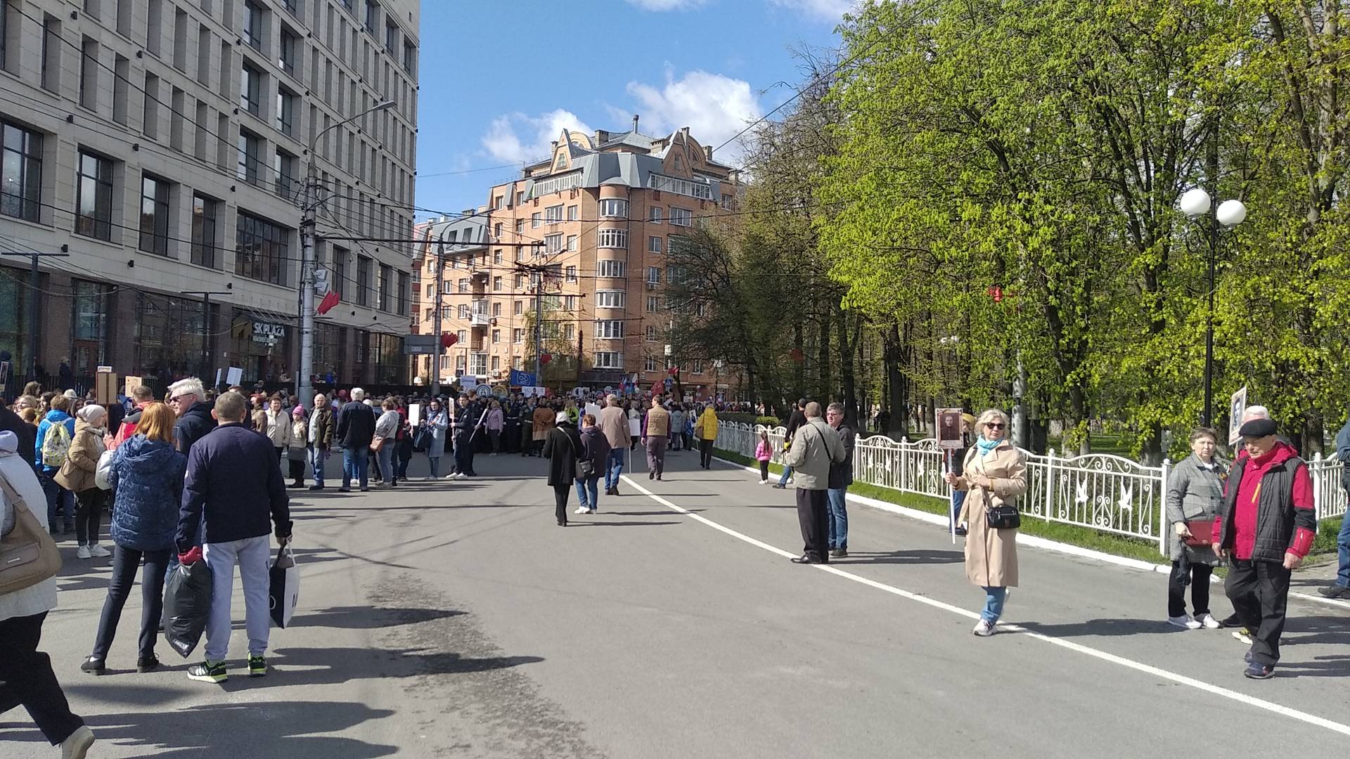 Сбор участников акции «Бессмертный полк» в сквере Мира