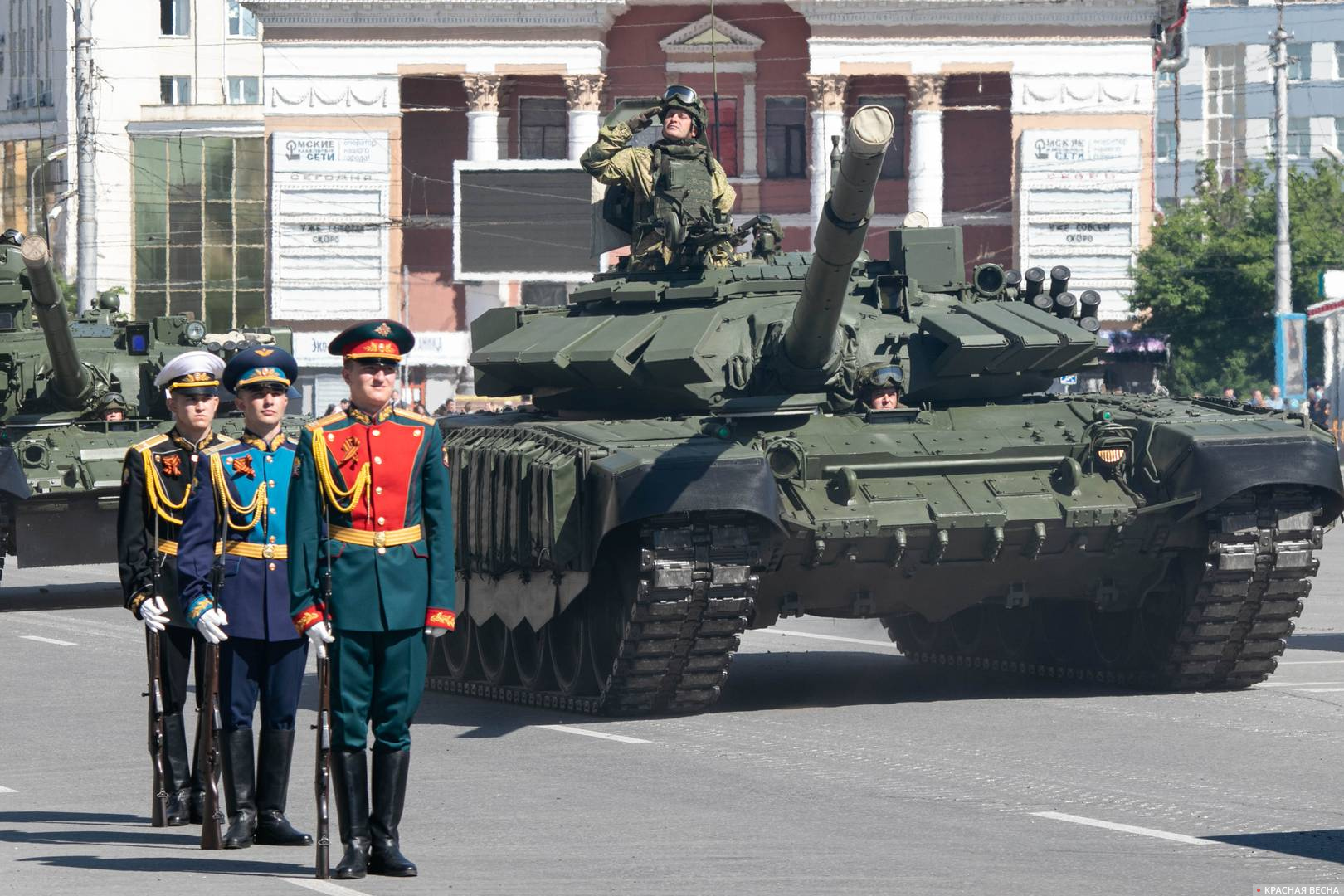 Омск. Показ боевой техники