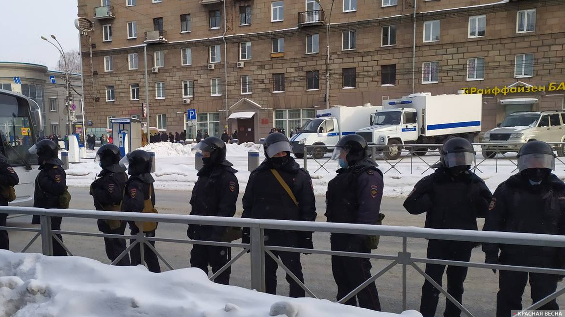 г. Новосибирск. Полицейские на Красном проспекте