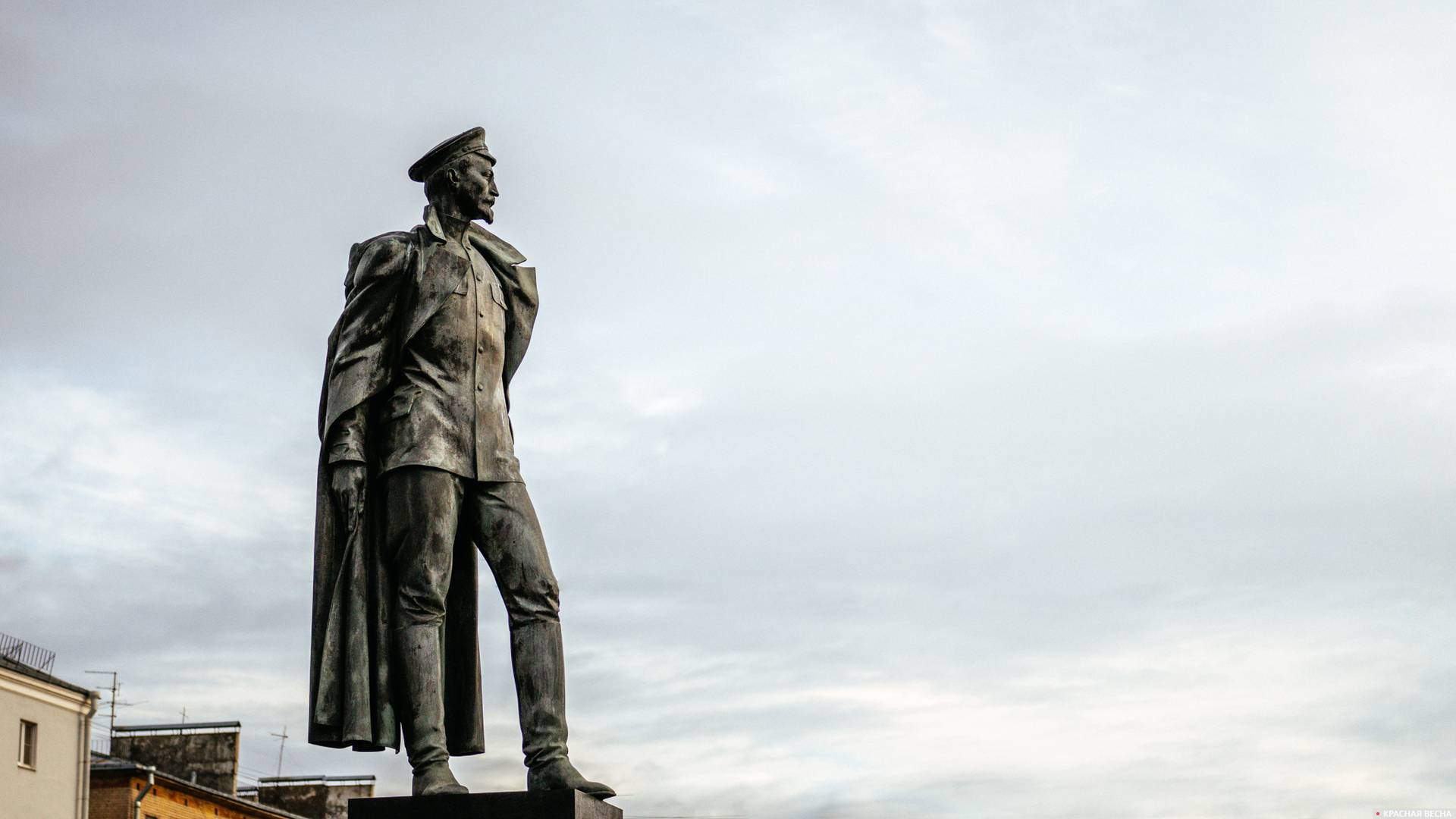 Памятник Феликсу Дзержинскому, председателю Всероссийской чрезвычайной комиссии по борьбе с контрреволюцией и саботажем. Санкт-Петербург, Шпалерная улица. 07.11.2021