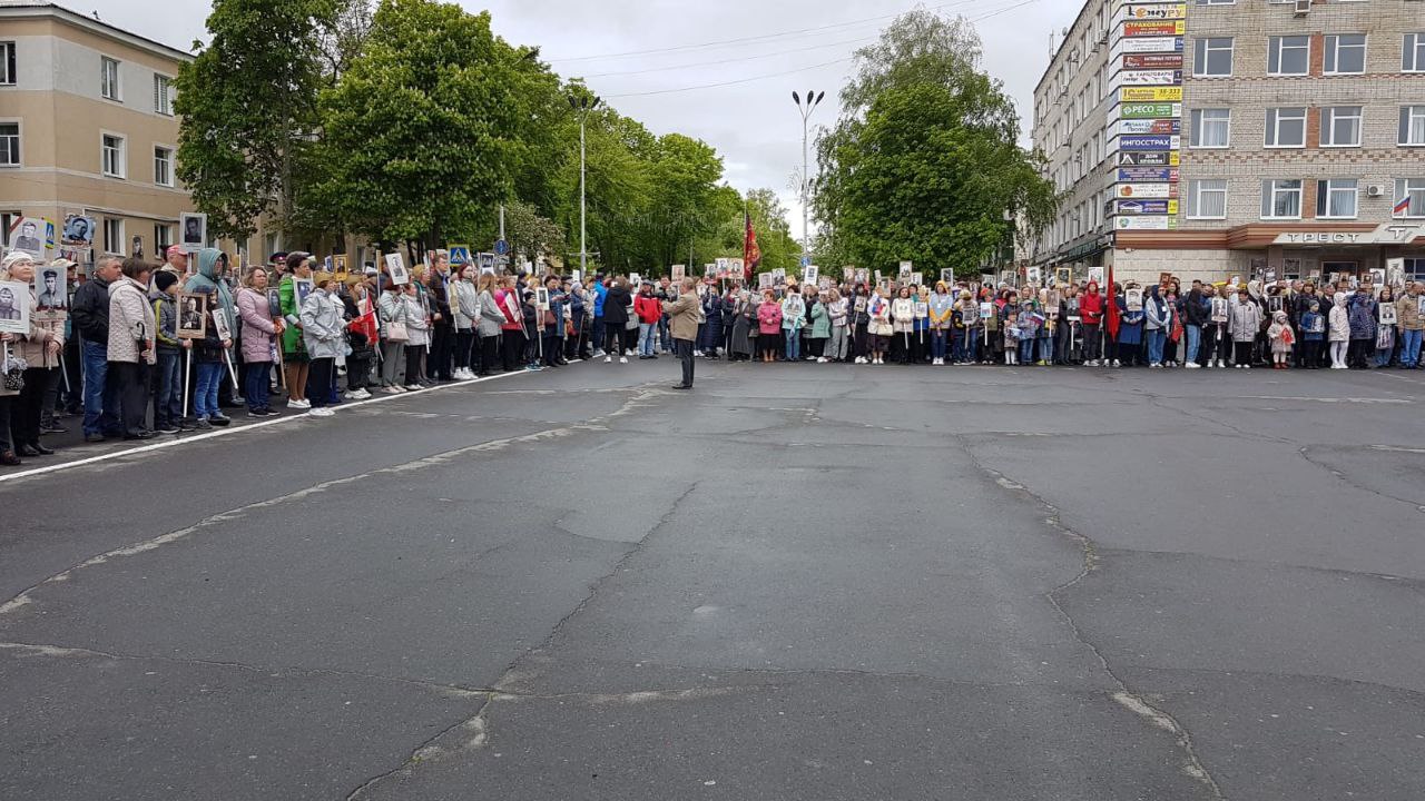 Бессмертный полк на площади им. В. И. Ленина. Губкин. 9 мая 2022