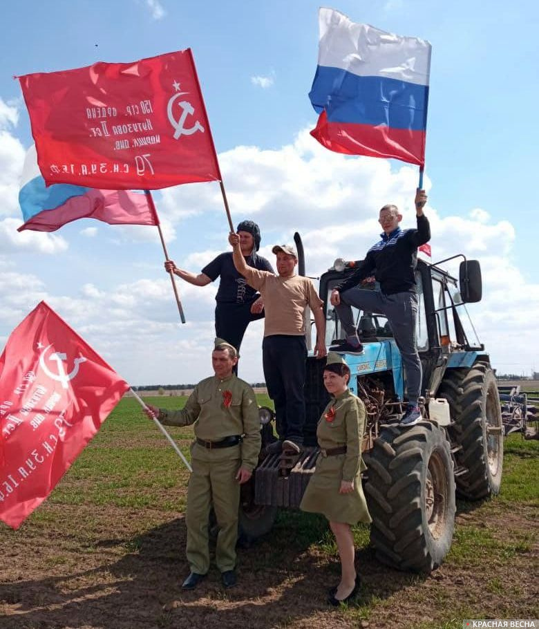 с. Рожки. Навестили товарища в поле