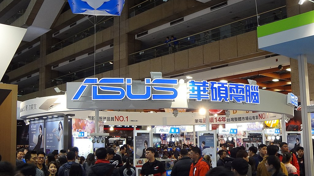 Стенд Asus на выставке