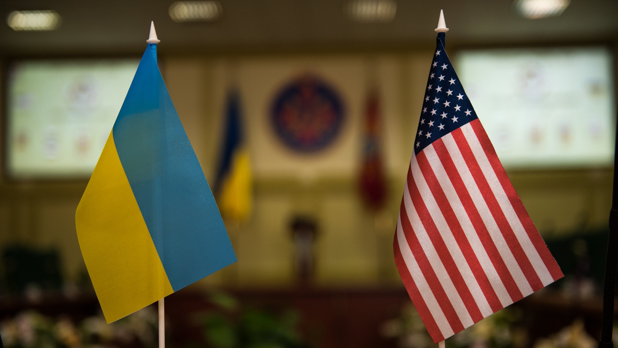 Флажки Украины и США