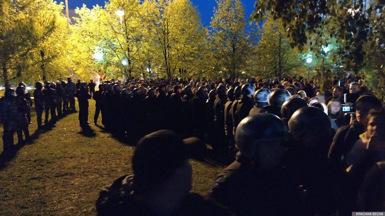 Протест на Октябрьской площади в Екатеринбурге, 14 мая 2019