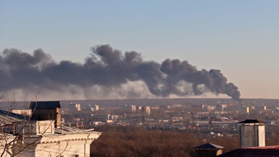 Пожар после атаки дрона в Курской области