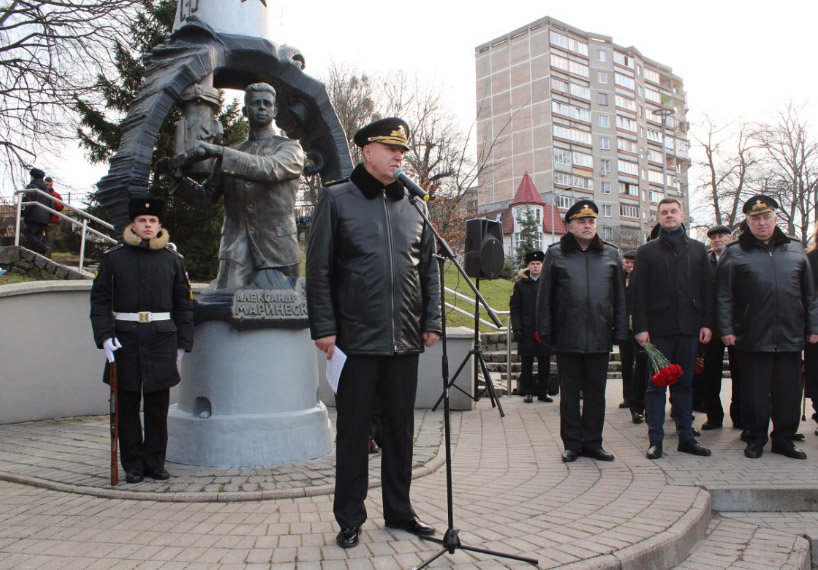 Возложение цветов к памятнику подводнику Александру Маринеско. Калининград, 30•января•2025•года