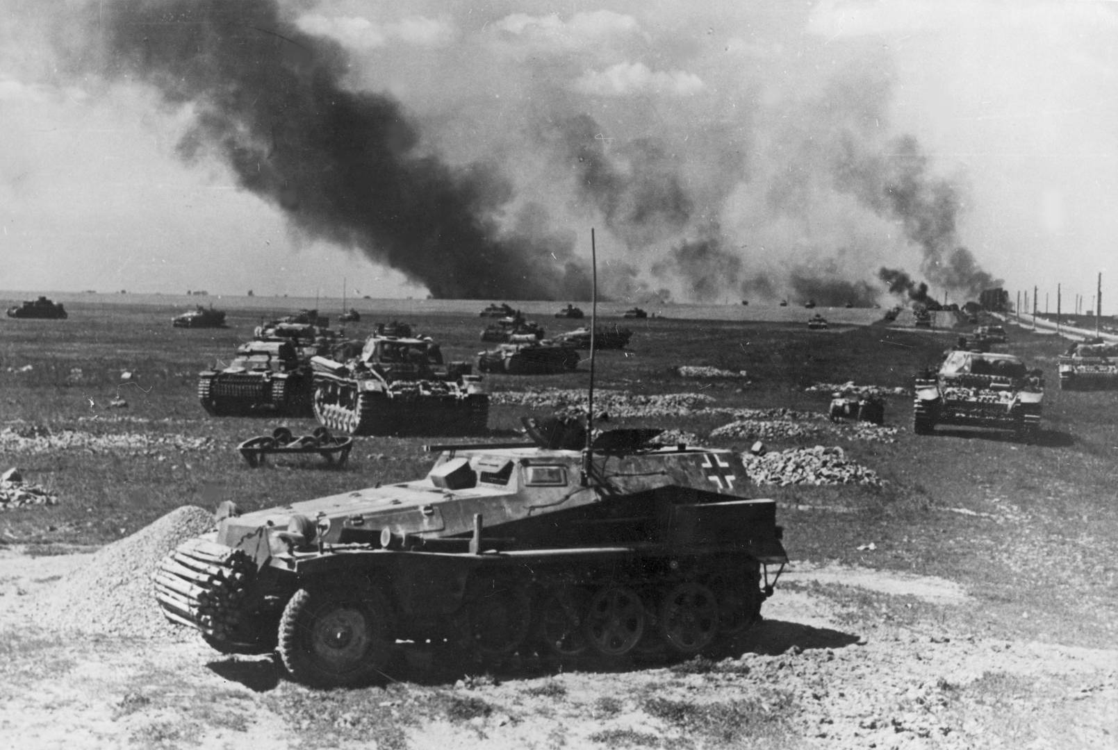 Скопление немецкой бронетехники в степи под Слуцком. июнь 1941.