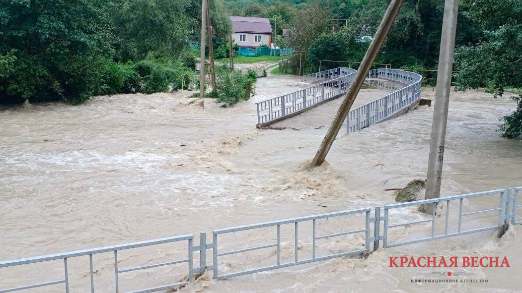 Подтопление моста в хуторе Горный