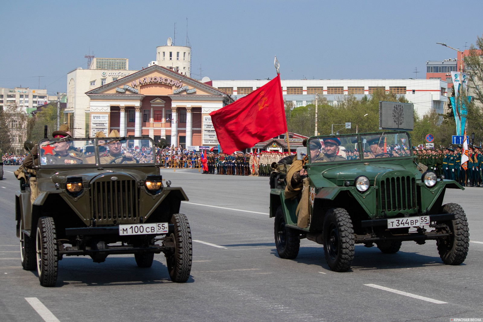 Ретро-автомобили на параде Победы. Омск. 09.05.2021