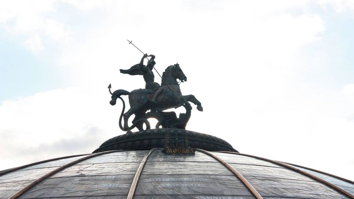 Георгий Победоносец над Охотным рядом. Москва
