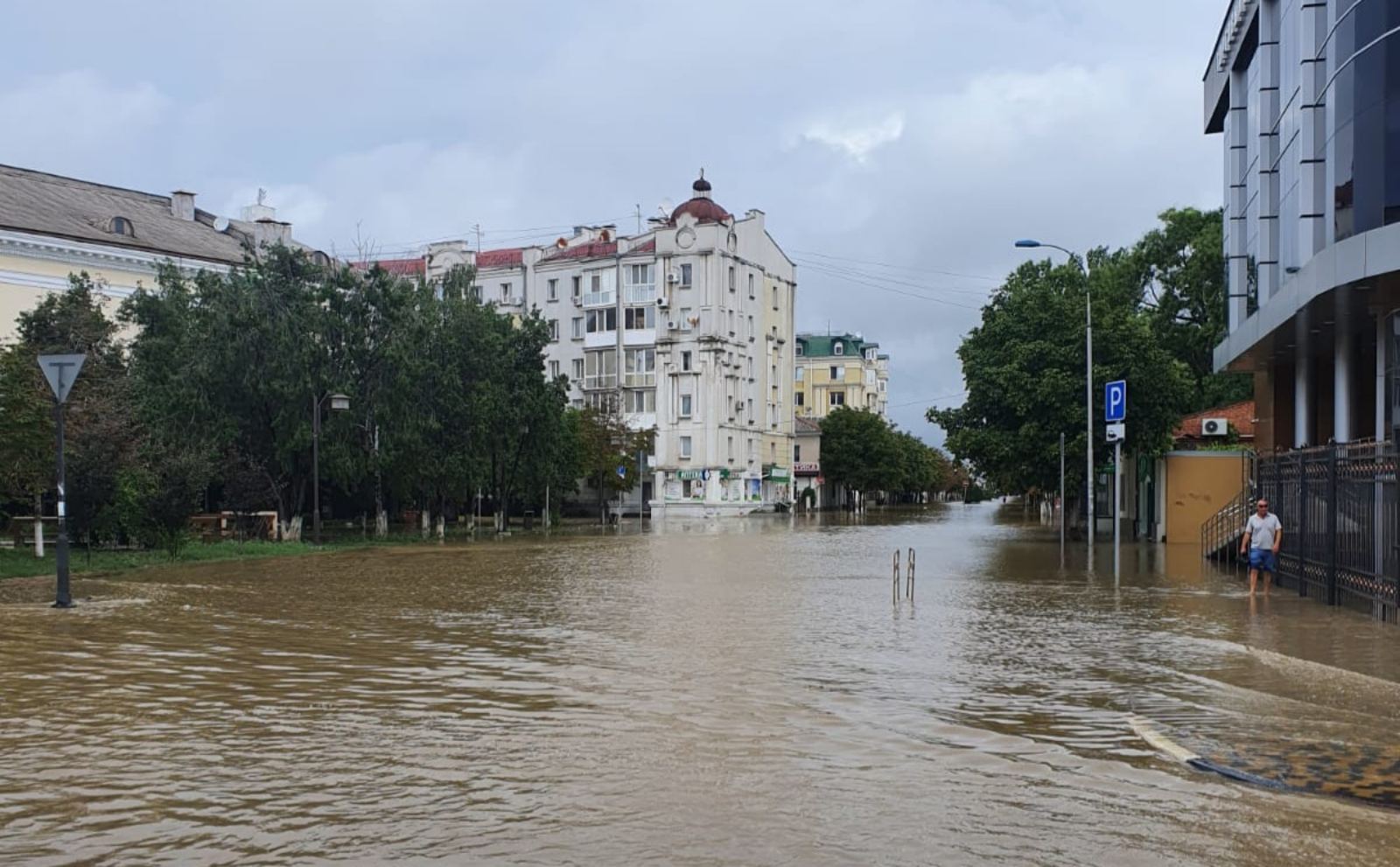 Подтопленная улица Ленина в Керчи