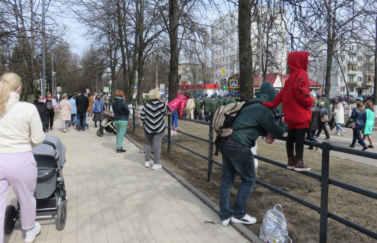 По главной улице с оркестром 