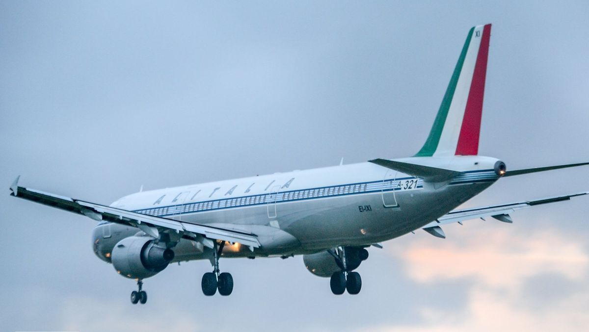 Самолет Alitalia