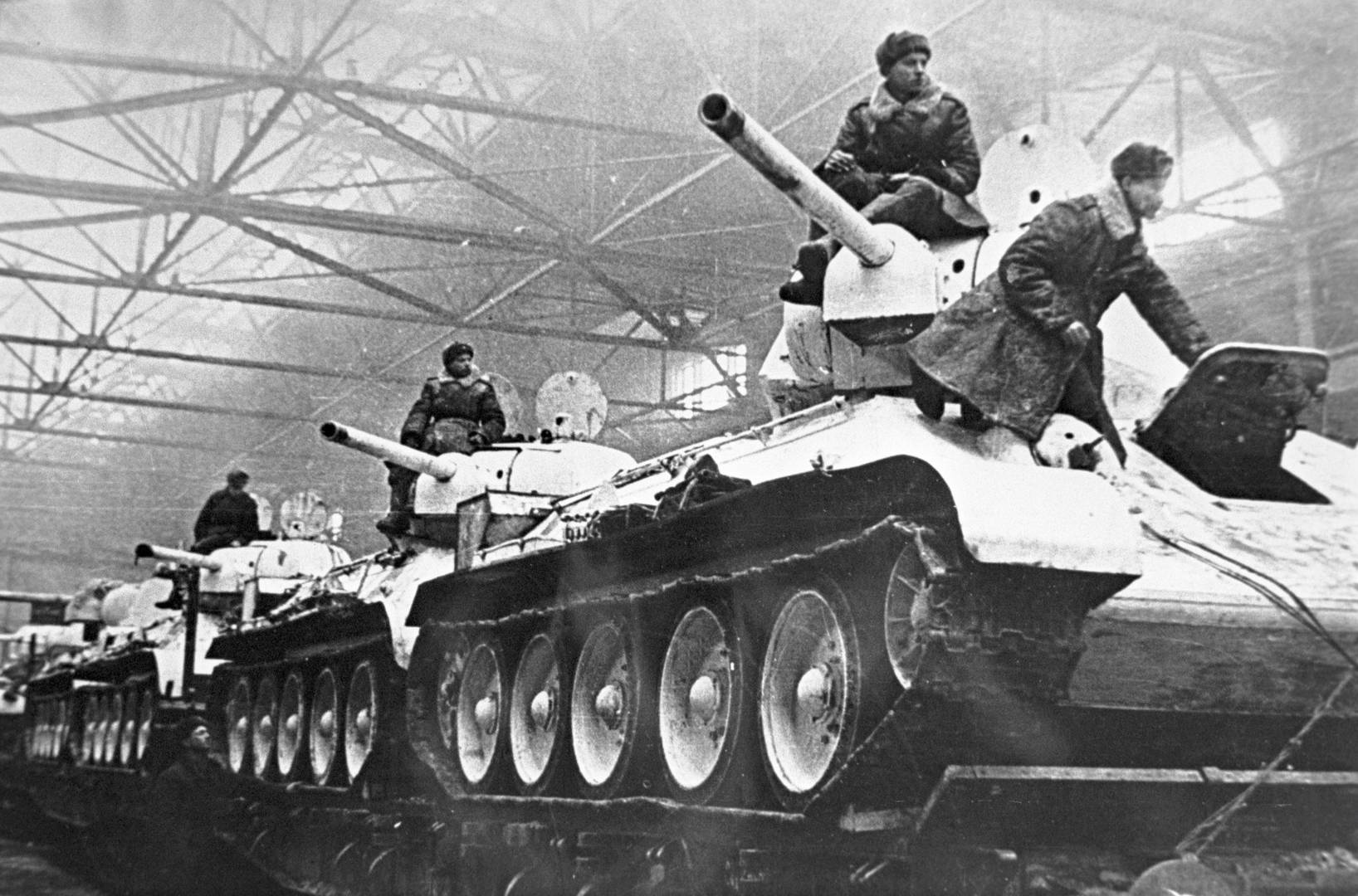 Танки Т-34 производства Уралмаша. 1942