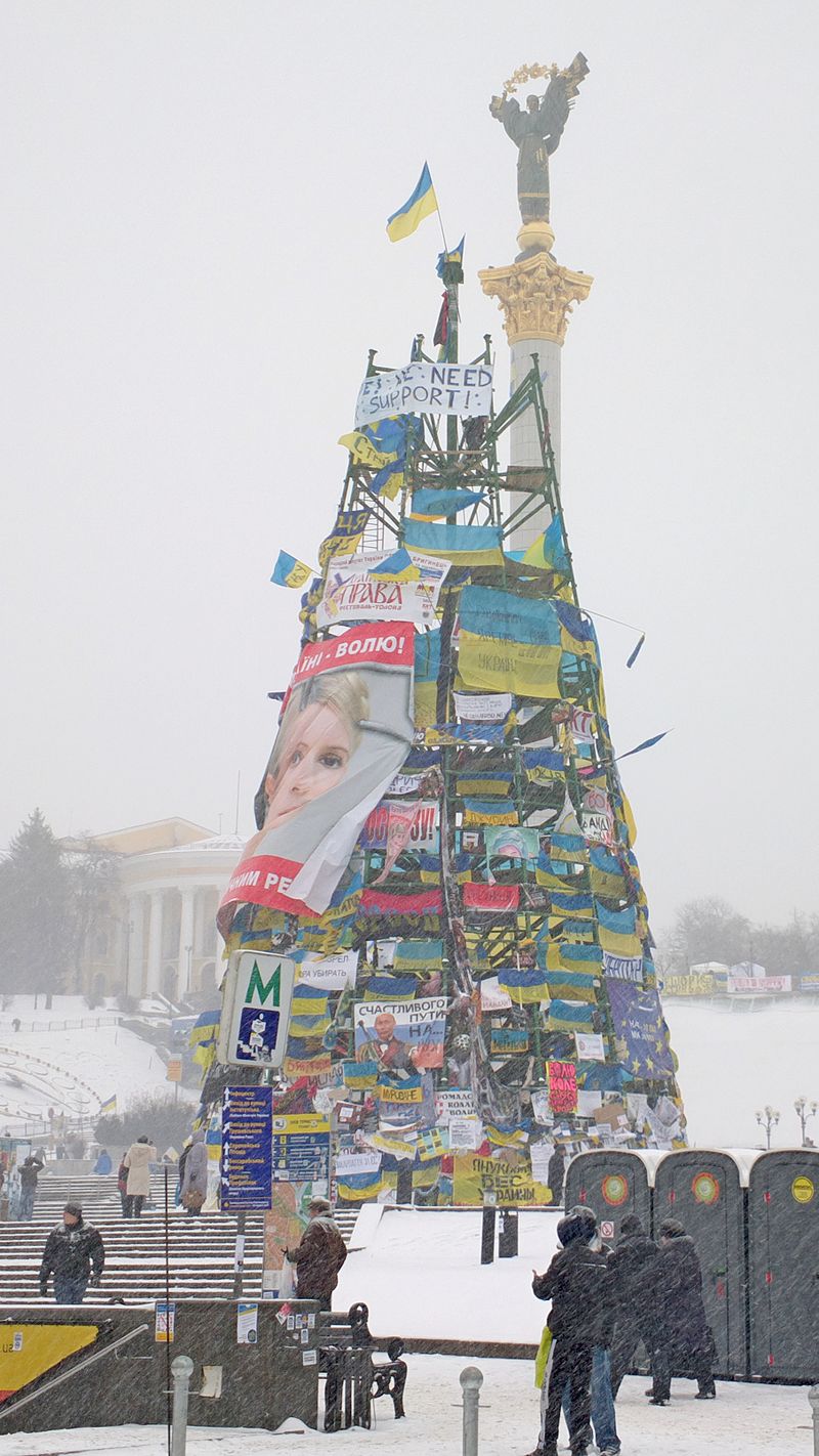 Новогодняя елка на площади Независимости в Киеве. 2013