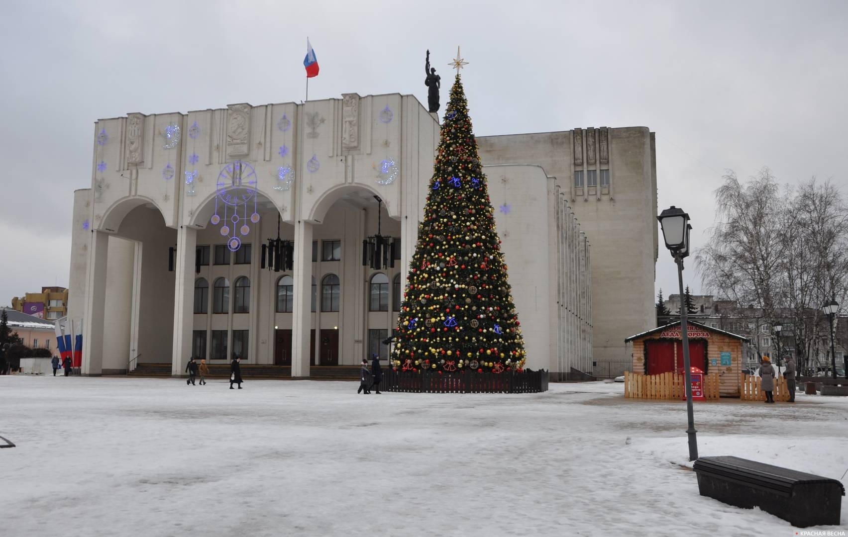 Театральная площадь. Курск. Украшения к Новому 2023 году