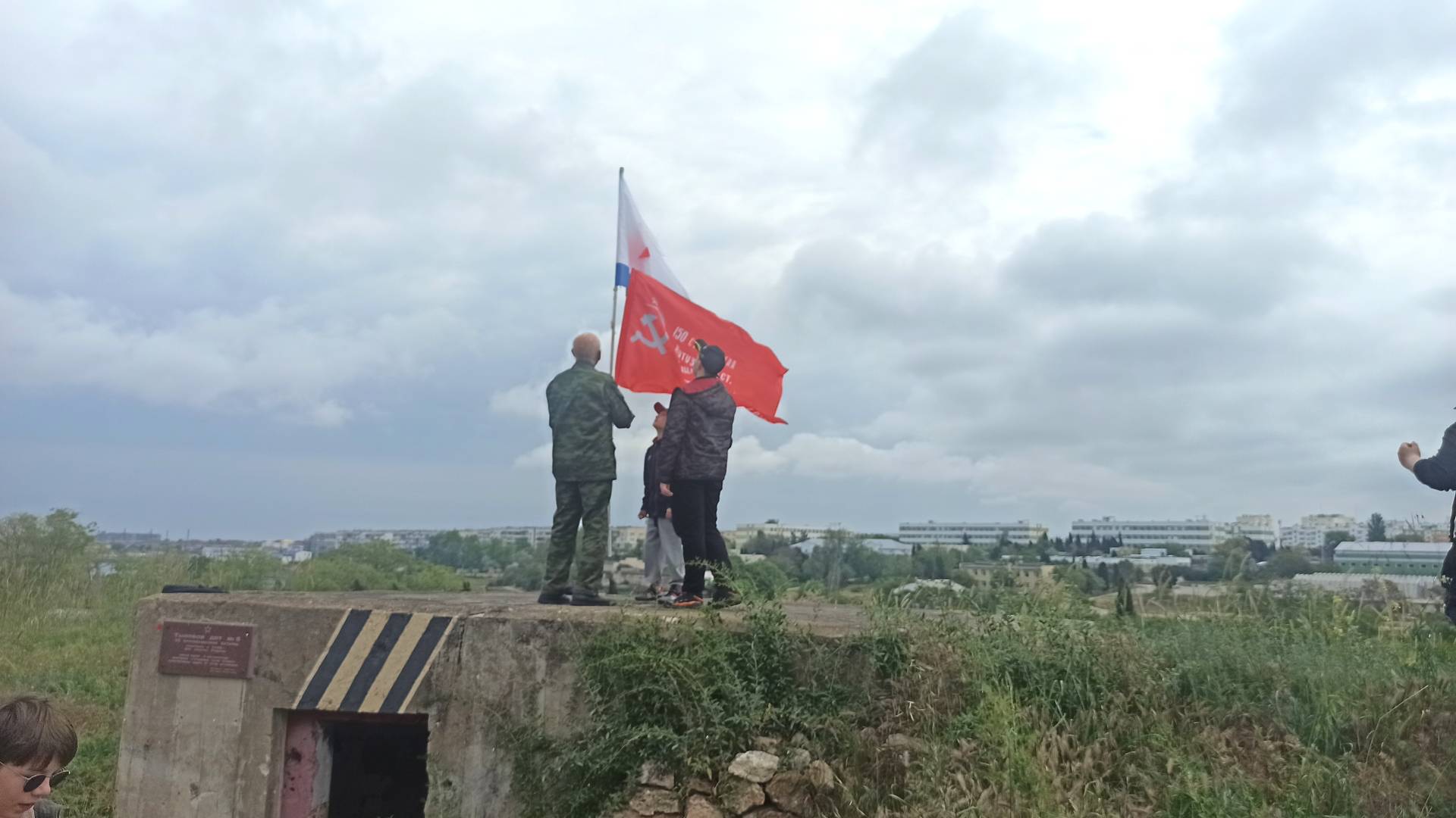 Знамёна Победы над ДОТом