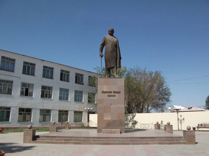 Памятник Мустафе Шокаю в Казахстане