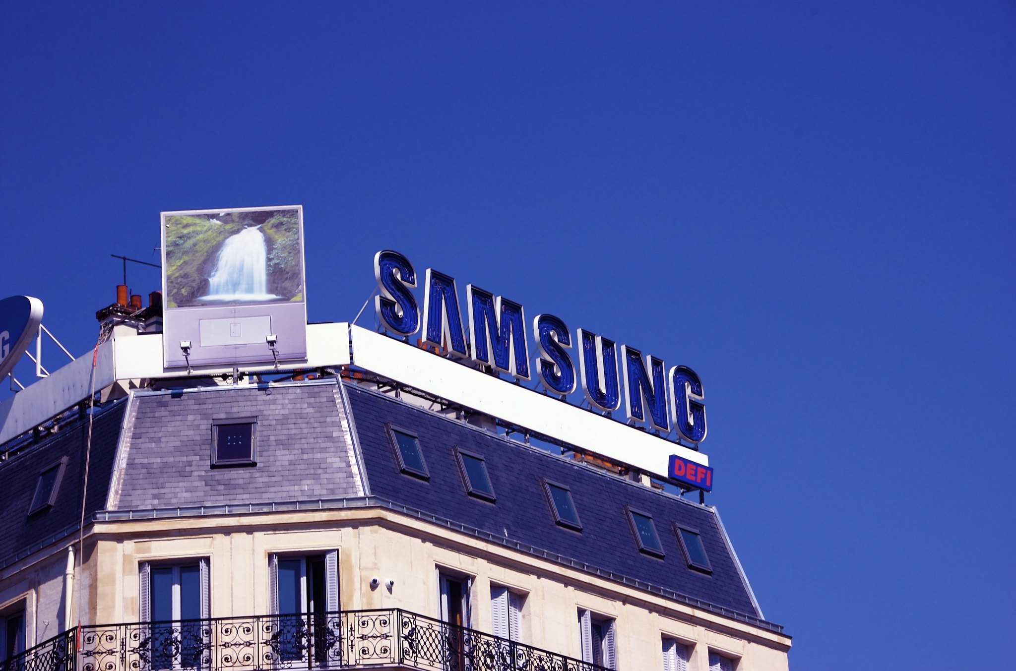 Логотип «SAMSUNG»