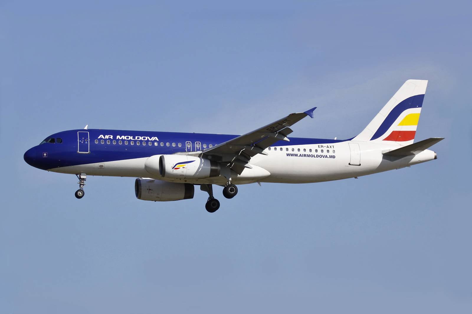 Самолет Airbus A320-231 в ливрее авиакомпании Air Moldova