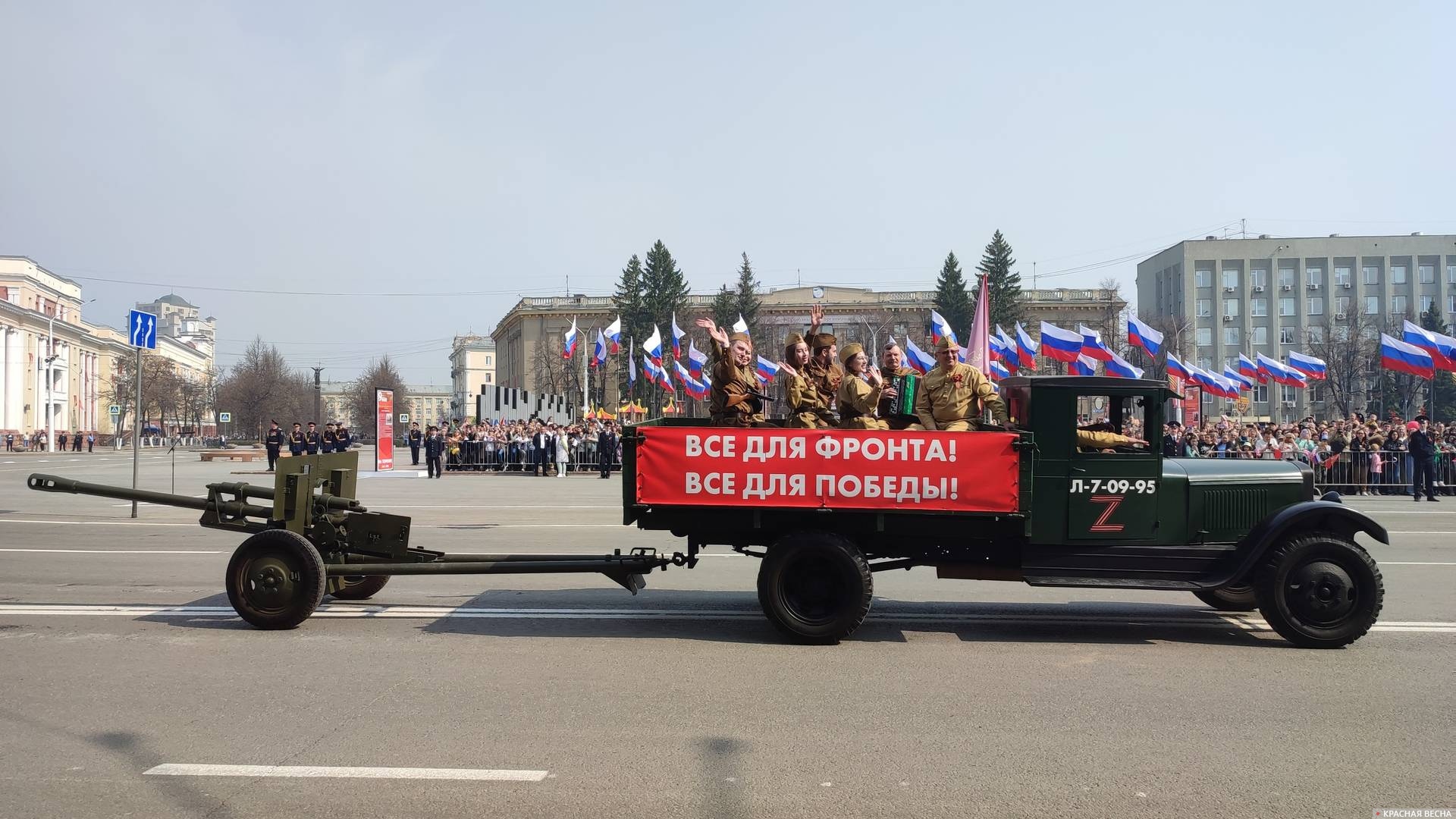 76-мм дивизионная пушка образца 1942 года. Кемерово 9 мая 2023 года