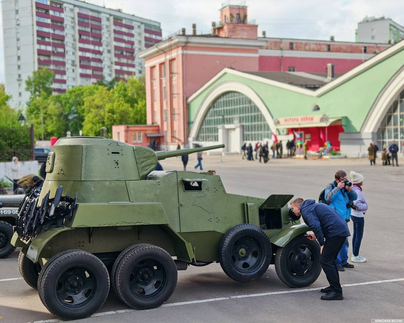 Демонстрация военной техники у музея на Рогожском валу. Пушечный бронеавтомобиль БА-10М