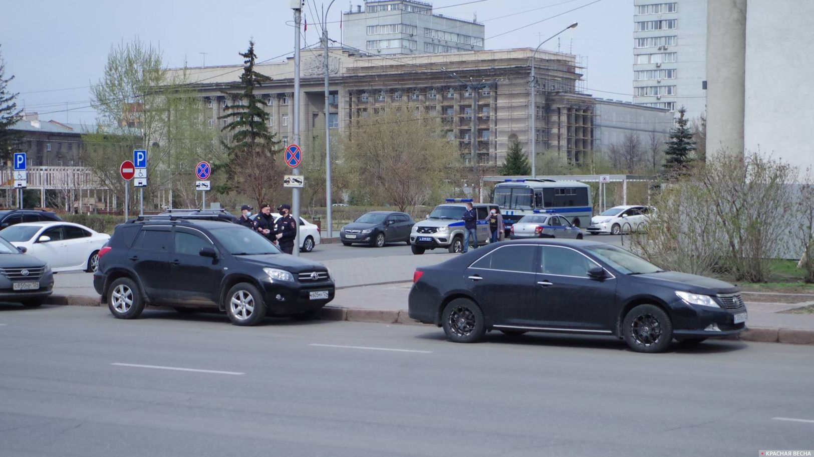 Красноярск. Полиция оцепила подходы