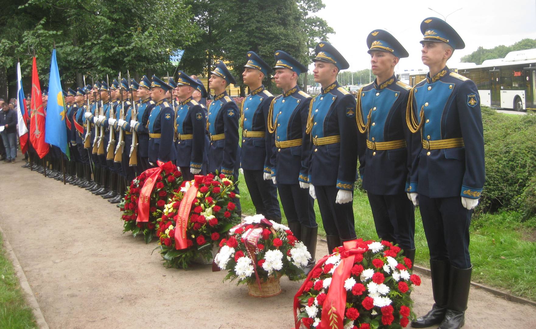 Возложение цветов к памятнику В.Ф.Маргелову. Санкт-Петербург. 02.08.2019