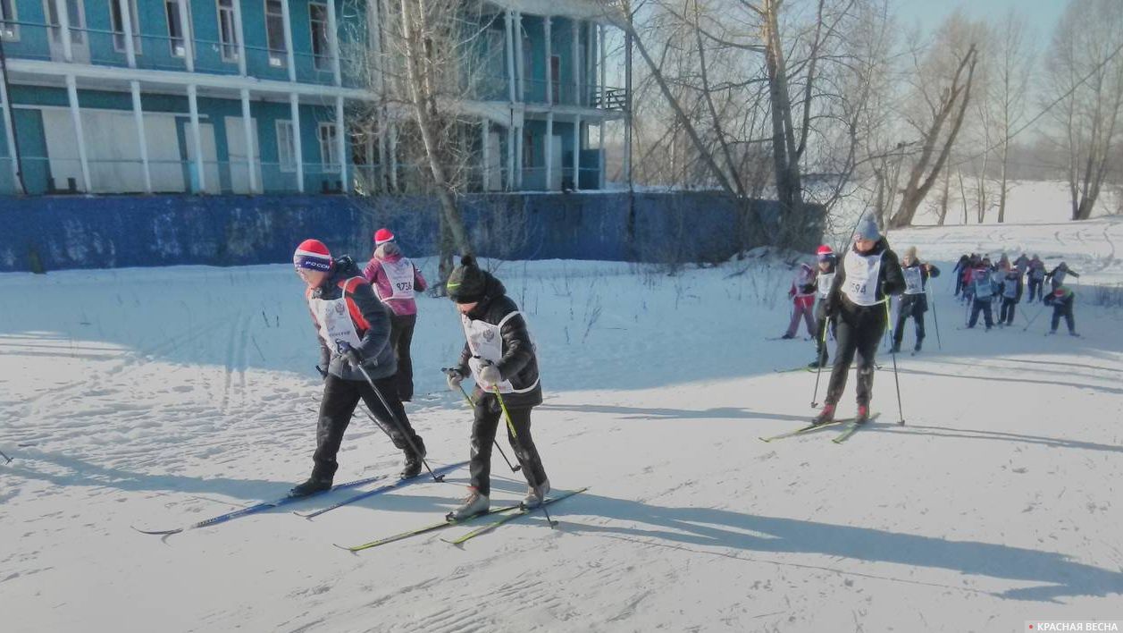 Школьники участвуют в Лыжне России. Уфа. 10.02.2018