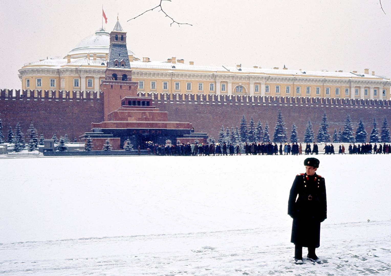 Томас Хаммонд. Очередь перед Мавзолеем Ленина. Март 1964 г. Окончание. Начало — на стр. 9–13