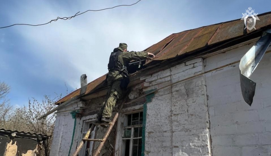 Поврежденный дом в Белгородской области после обстрелов со стороны Украины (архив)