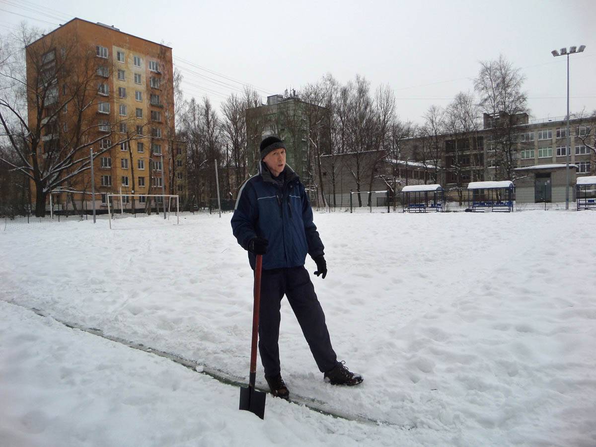 Организатор дворовых тренировок по футболу. Санкт-Петербург. Стадион у школы №539. 11.02.2018 г.