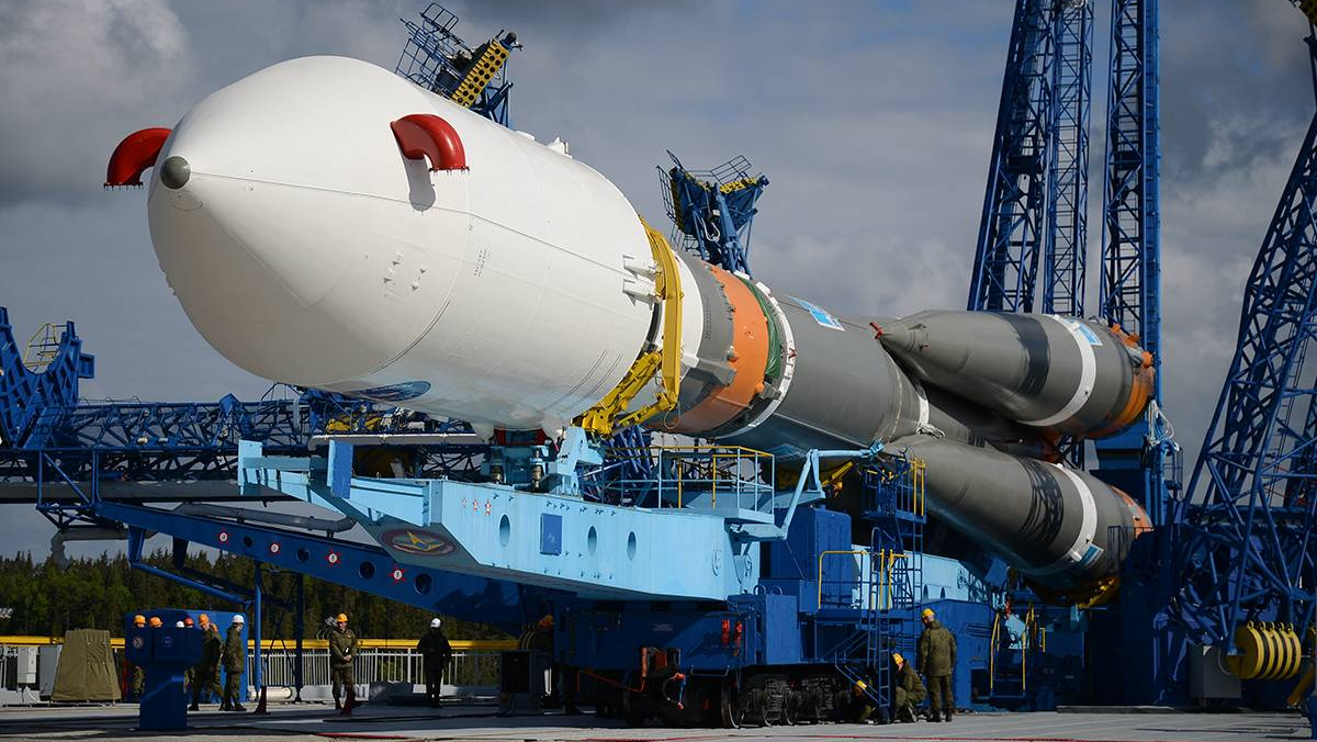 Союз-2.1б перед запуском на космодроме «Плесецк»