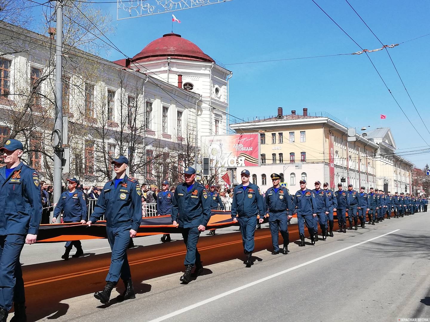 Георгиевская лента на Параде Победы. Томск